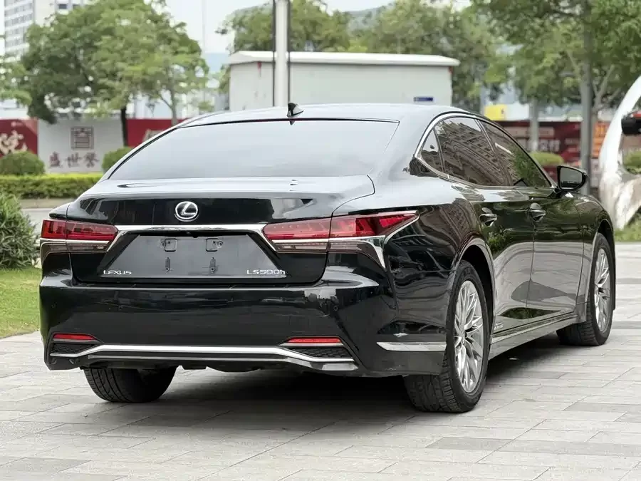Lexus LS