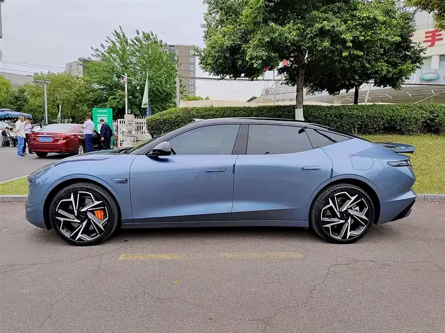 Lynk & Co Z10