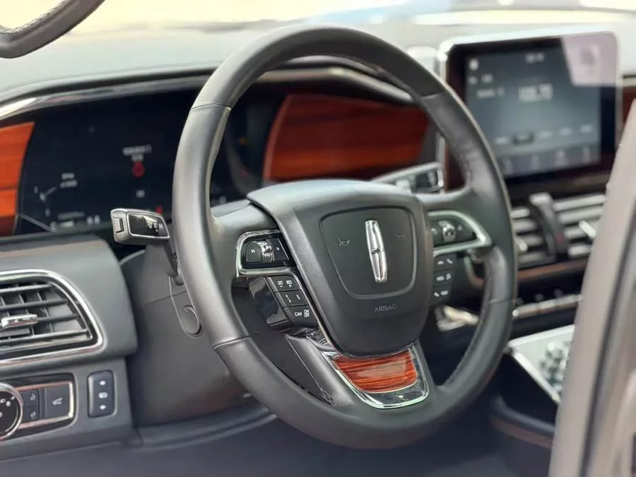 Lincoln Navigator