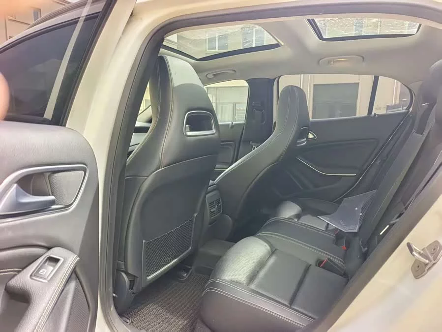Mercedes Benz GLA