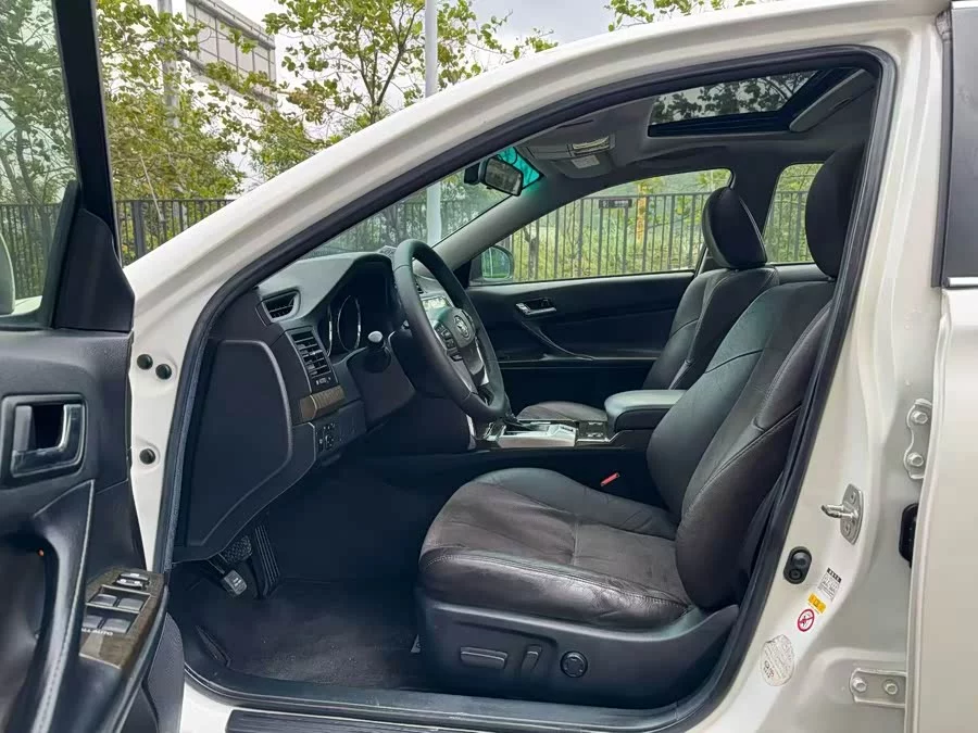 Toyota Reiz