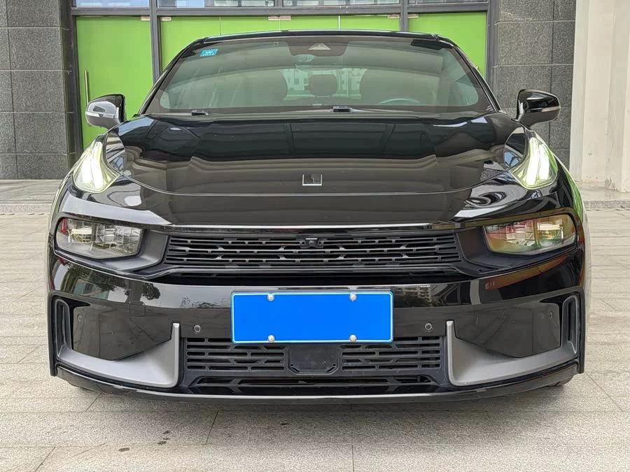 Lynk & Co 03