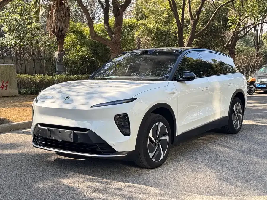 NIO ES8