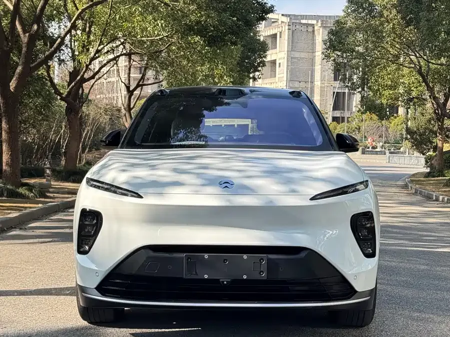 NIO ES8