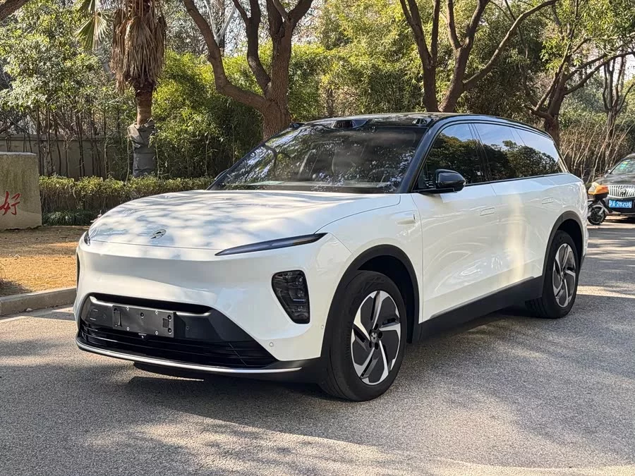 NIO ES8