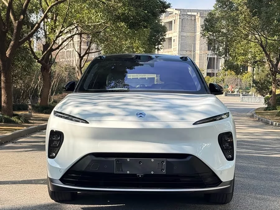 NIO ES8