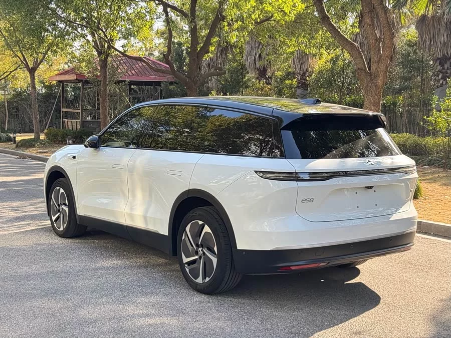NIO ES8