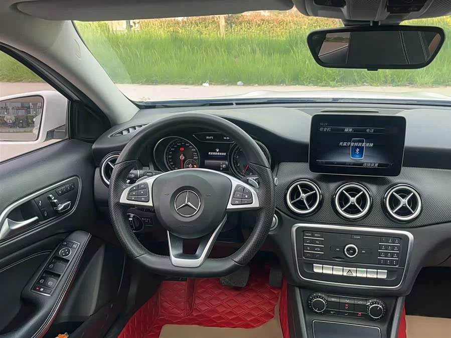 Mercedes Benz GLA