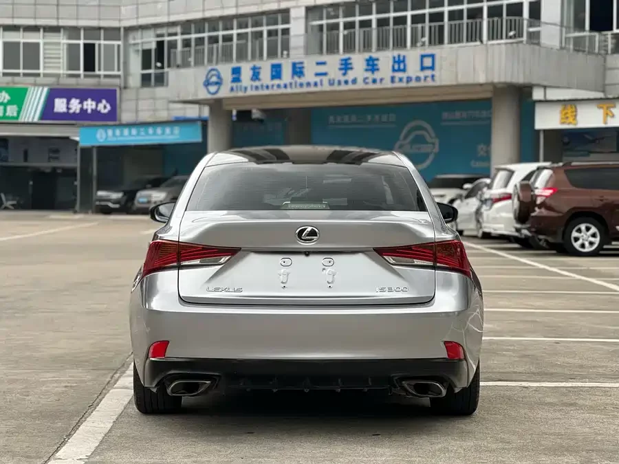 Lexus IS