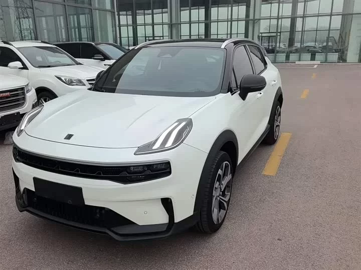 Lynk & Co 06