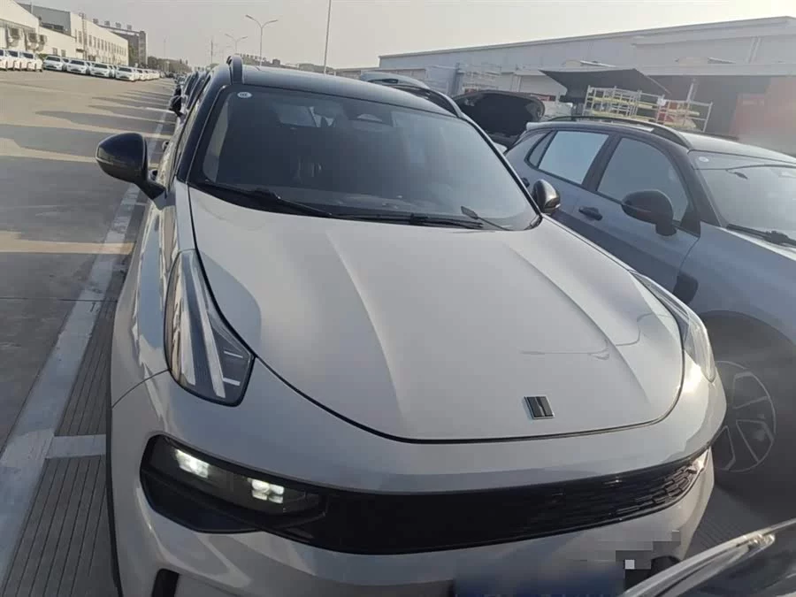 Lynk & Co 01