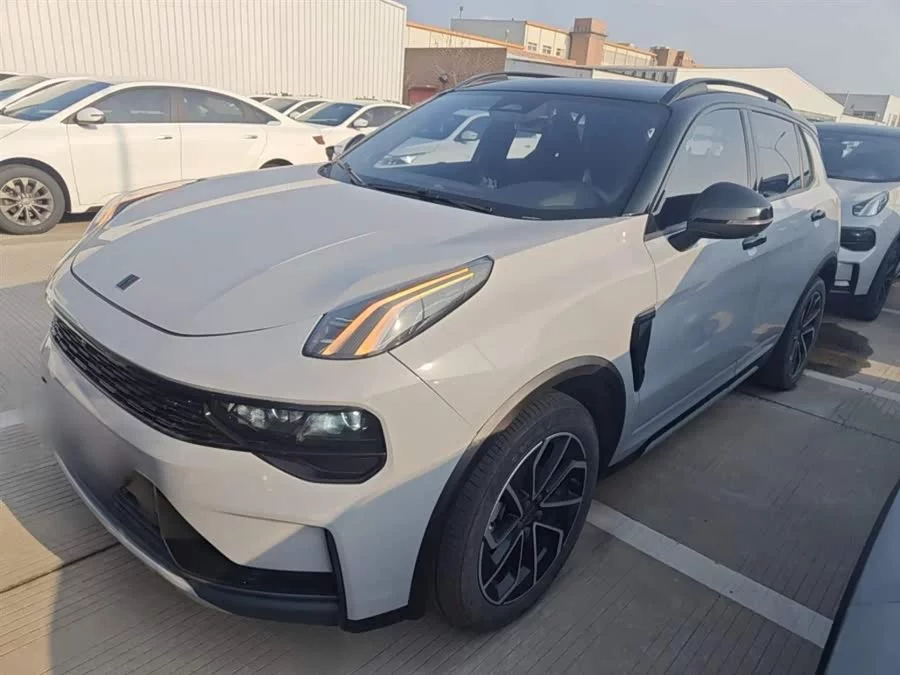 Lynk & Co 01