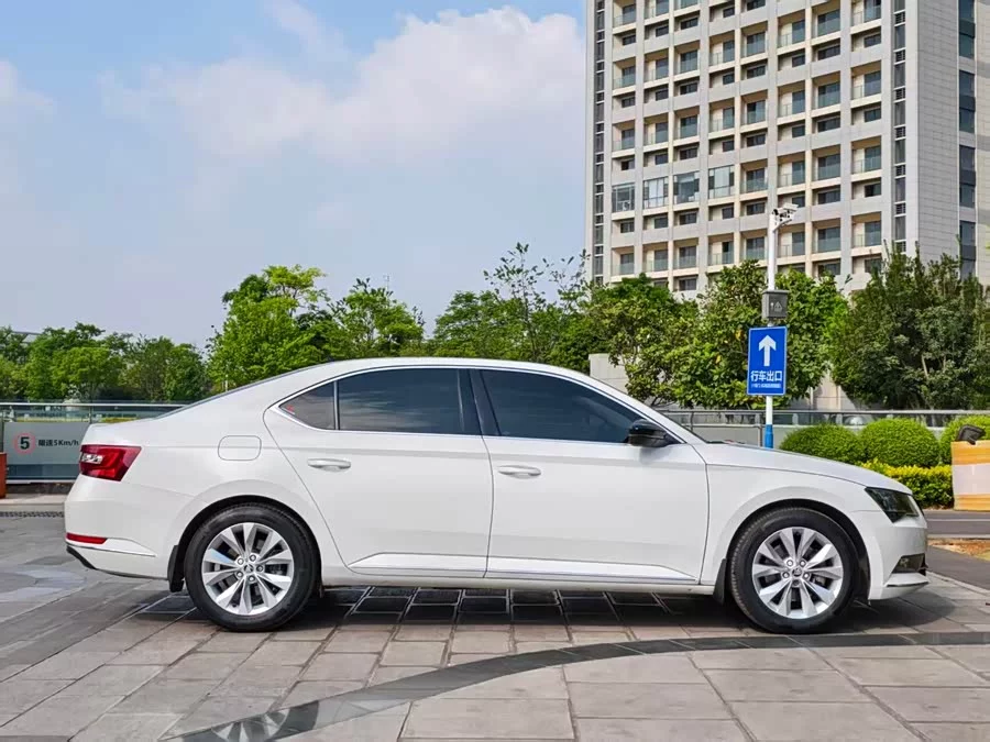 Skoda SuperB