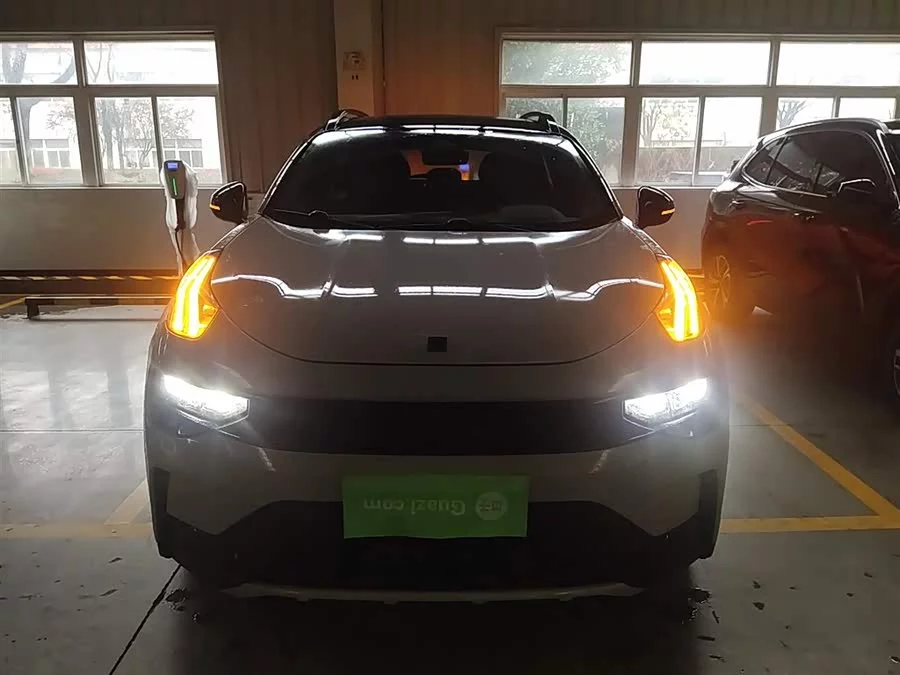 Lynk & Co 01