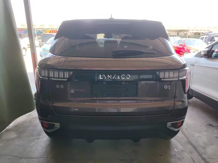 Lynk & Co 01