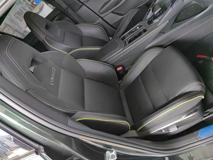 Lynk & Co 06