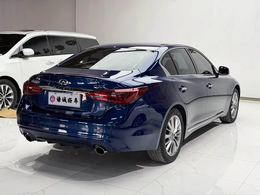Infiniti Q50L
