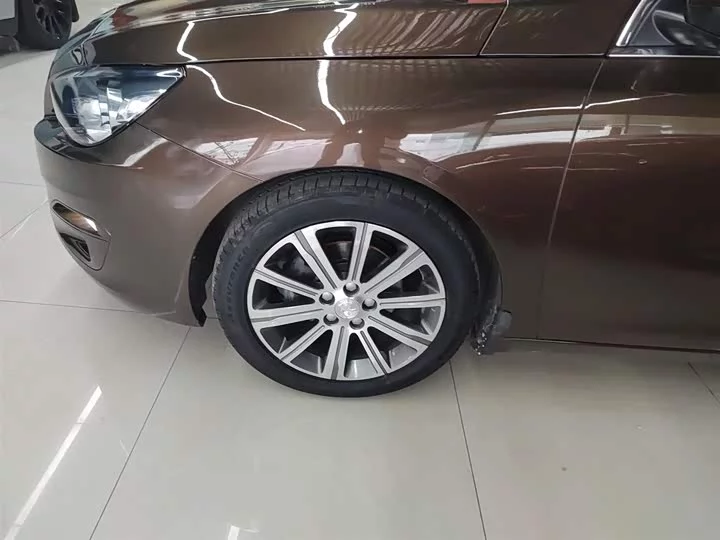 Peugeot 408