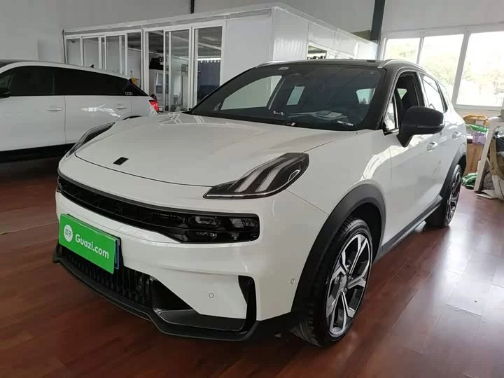Lynk & Co 06