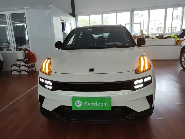 Lynk & Co 06