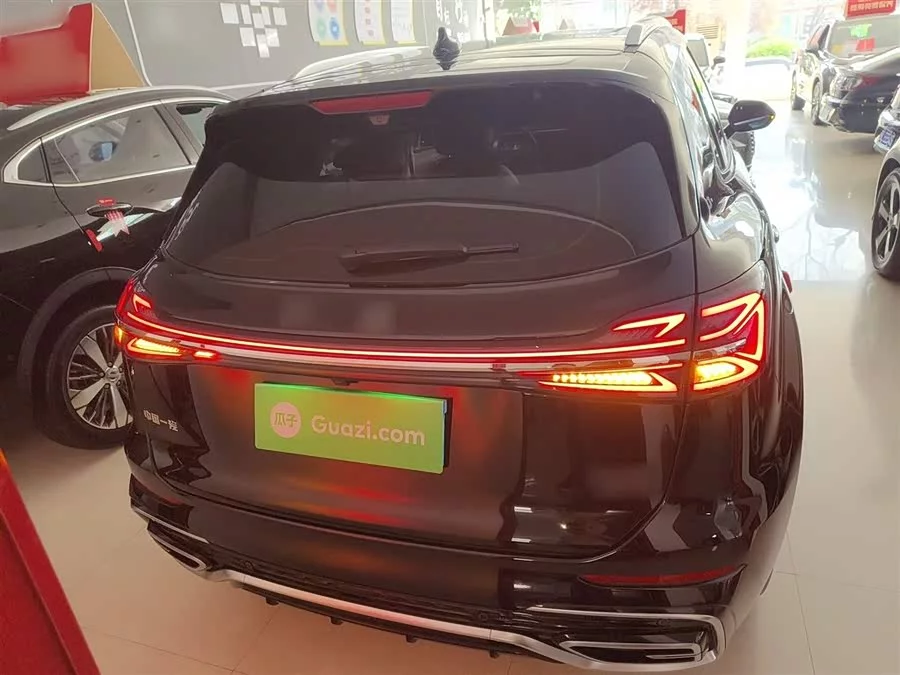 Hongqi HS5