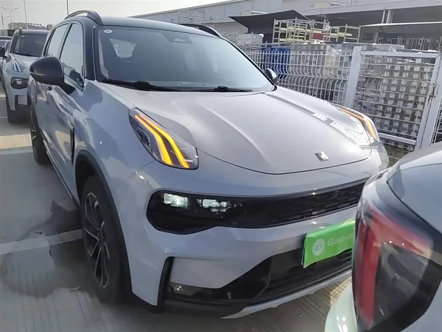 Lynk & Co 01