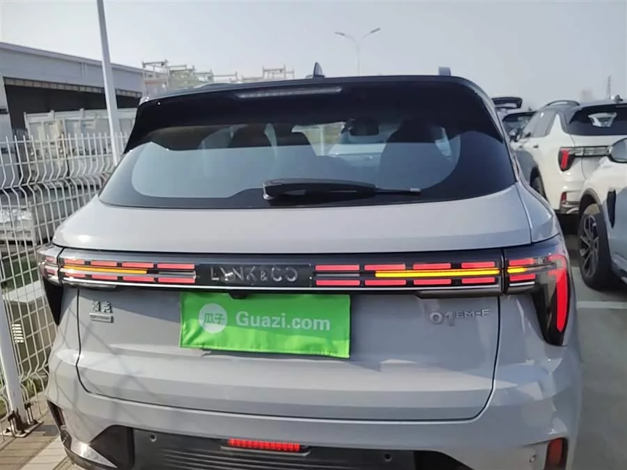 Lynk & Co 01