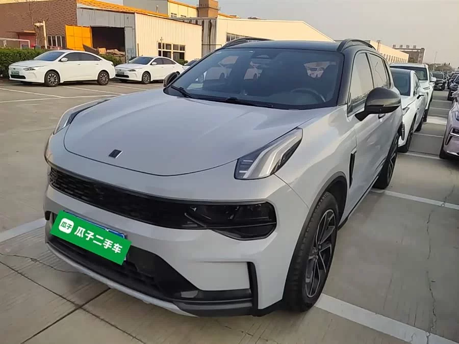 Lynk & Co 01