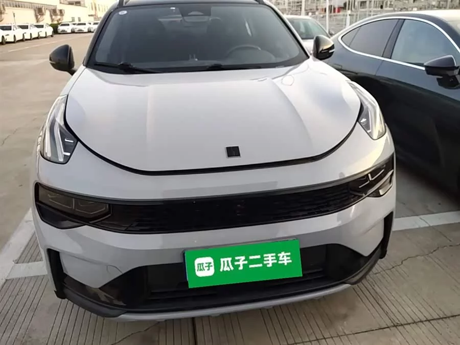 Lynk & Co 01