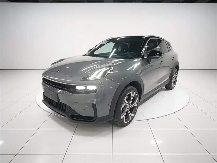 Lynk & Co 06