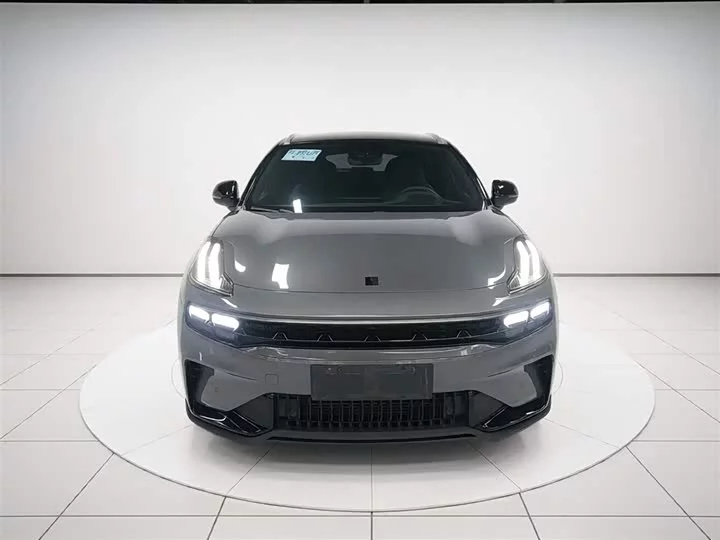 Lynk & Co 06
