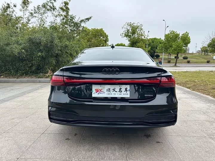 Audi A7L