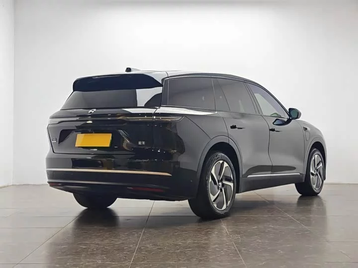 NIO ES8