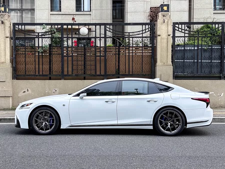 Lexus LS