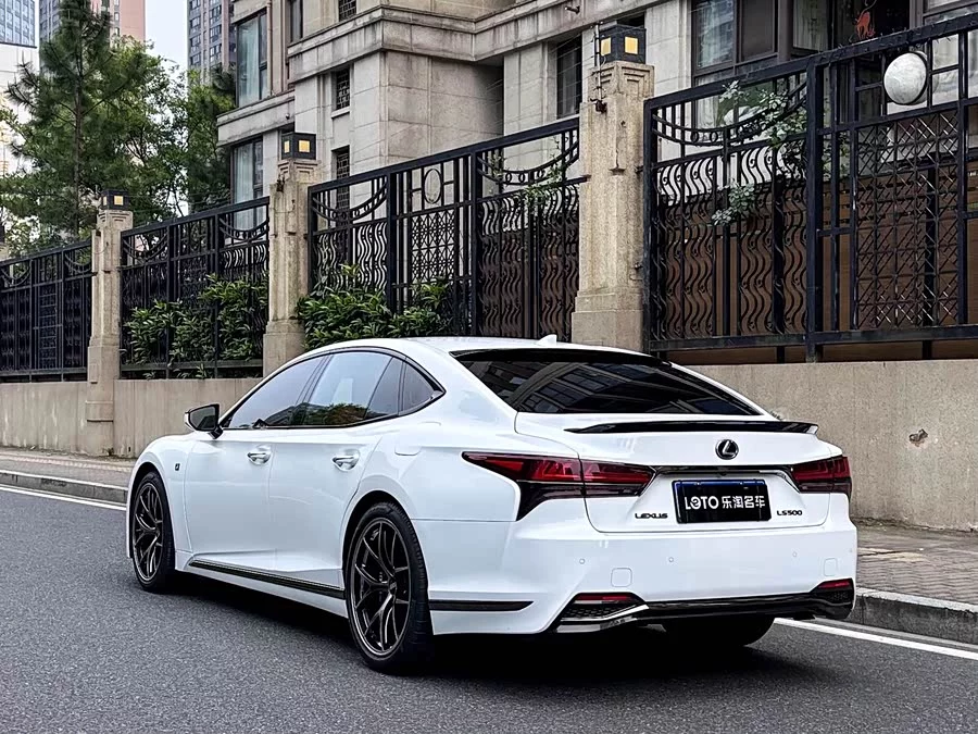 Lexus LS