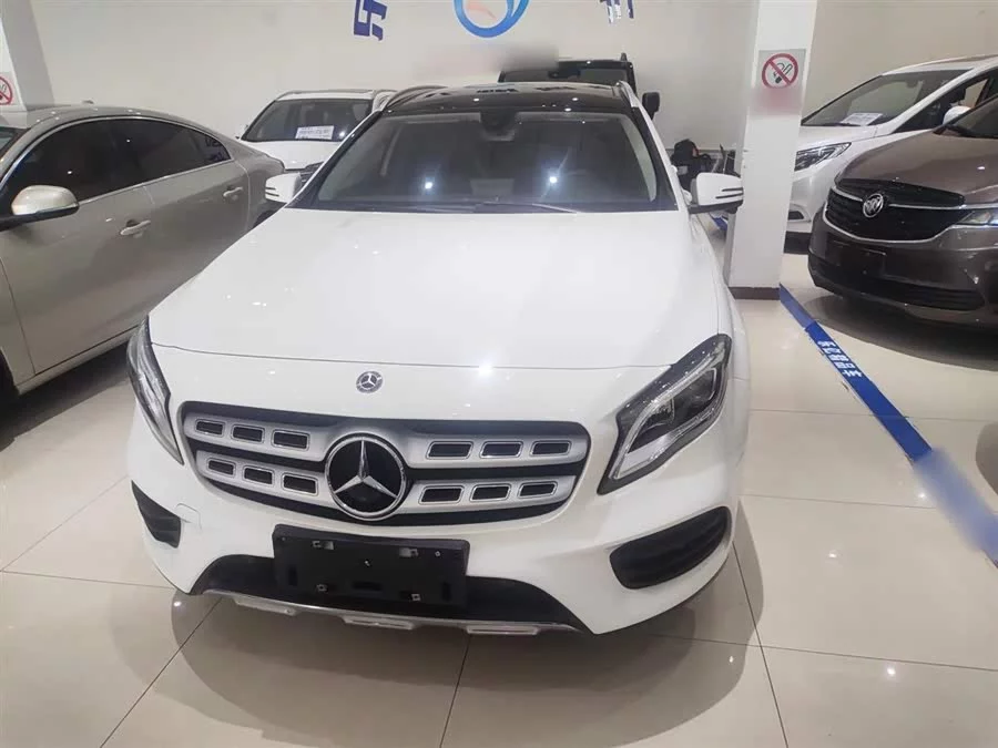 Mercedes Benz GLA