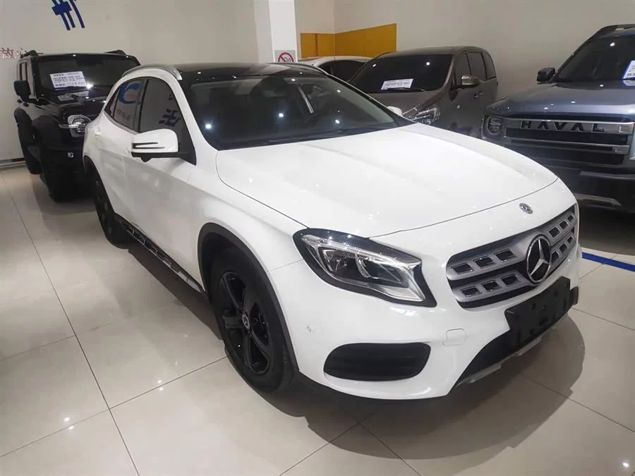 Mercedes Benz GLA