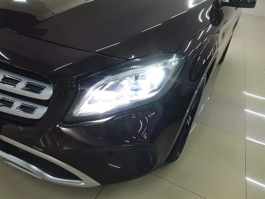 Mercedes Benz GLA