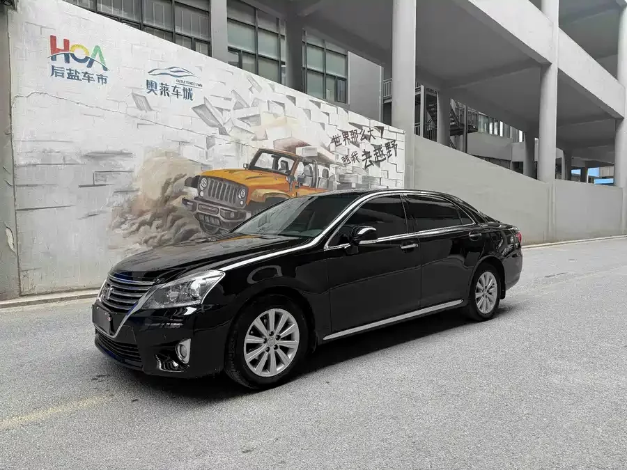 Toyota crown