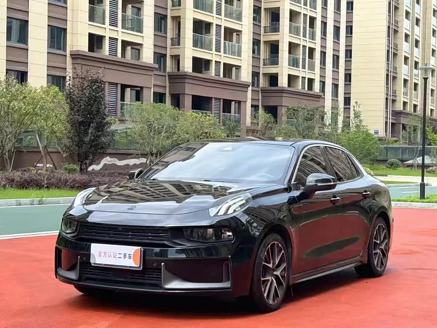 Lynk & Co 03