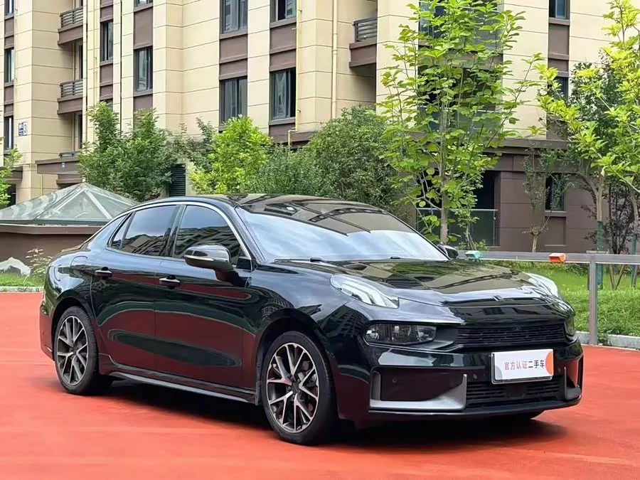Lynk & Co 03
