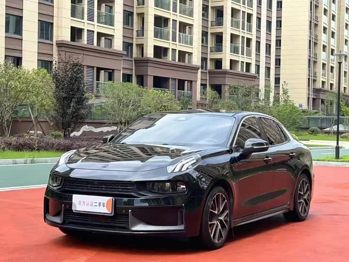 Lynk & Co 03
