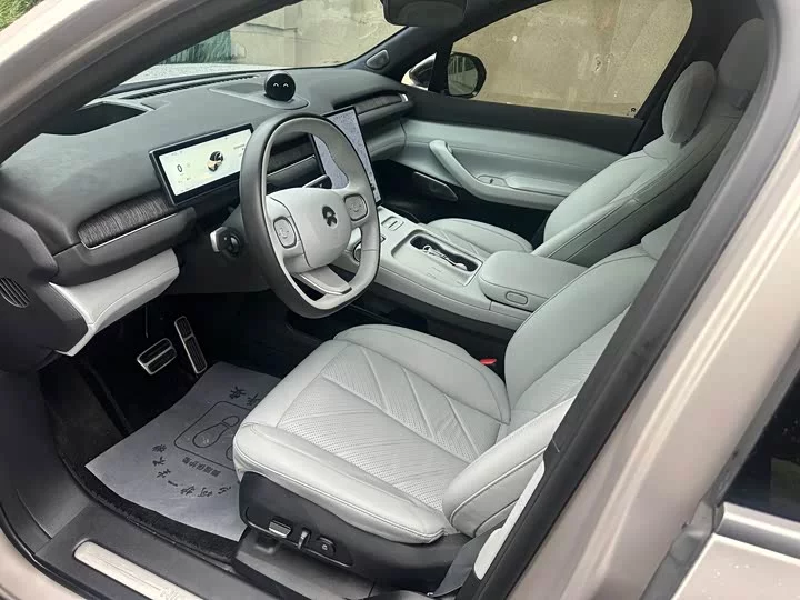 NIO EC7