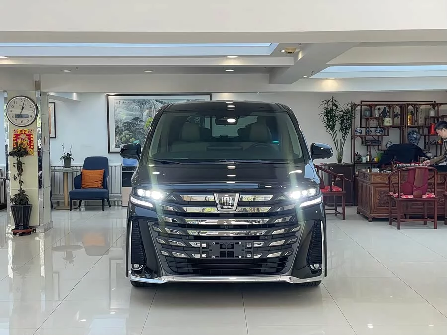 Toyota Crown Vellfire