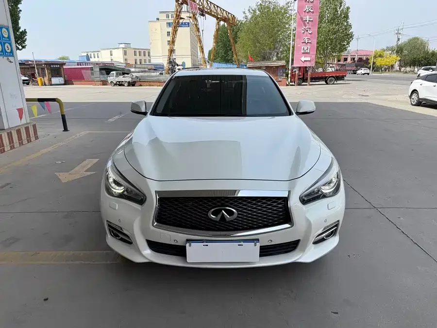 Infiniti Q50L