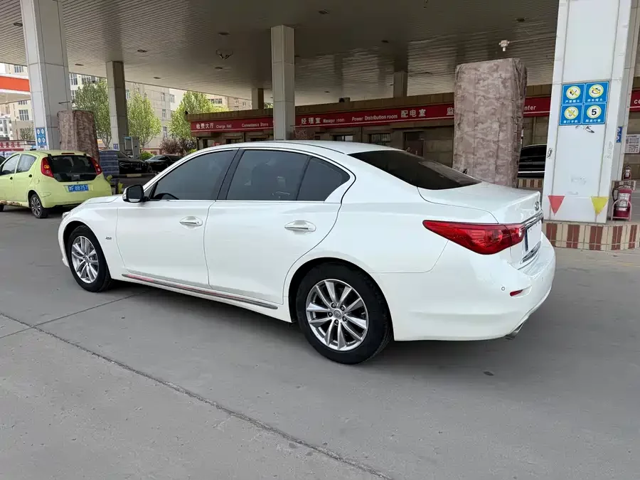 Infiniti Q50L