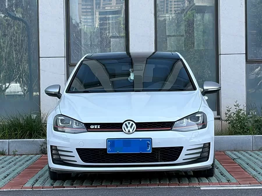 Volkswagen Golf GTI