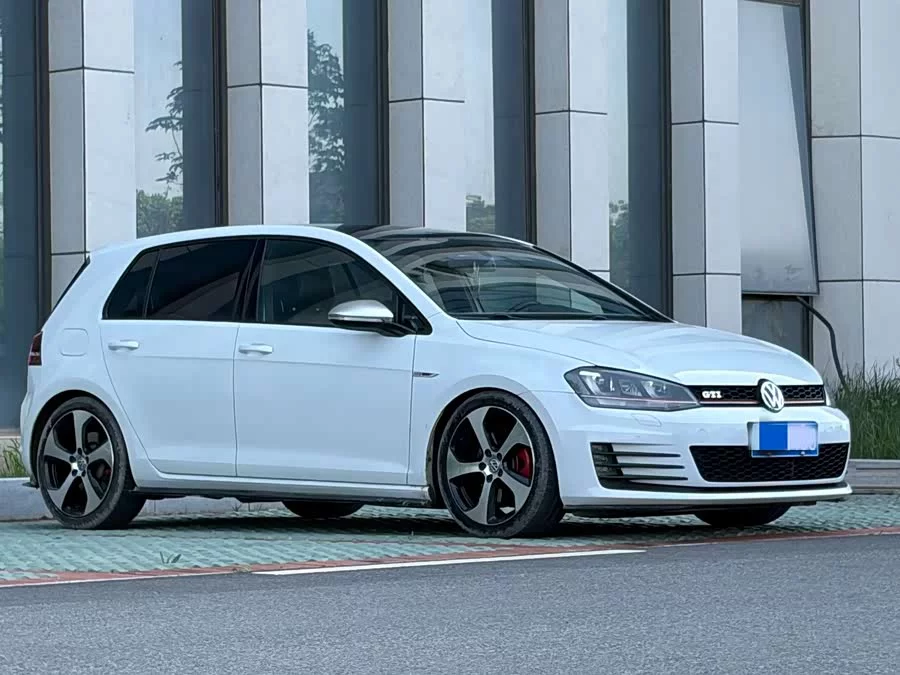 Volkswagen Golf GTI