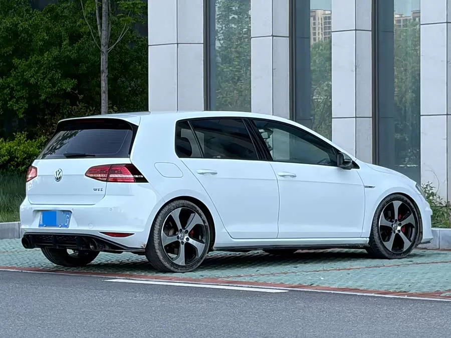 Volkswagen Golf GTI