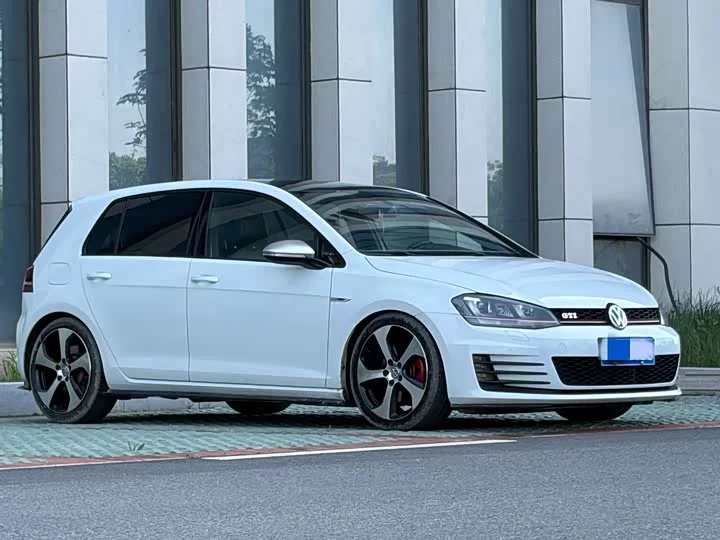 Volkswagen Golf GTI